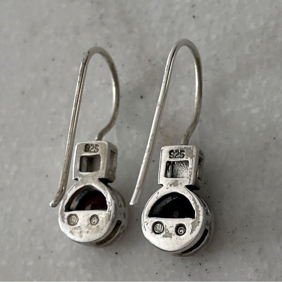 Garnett and silver drop earrings. - Picture 2 of 2